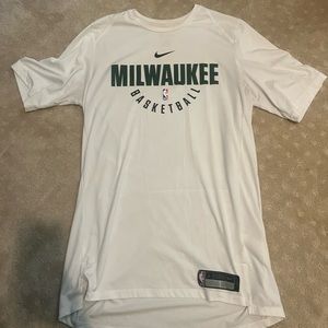 Milwaukee NBA Team issued tee large Tall